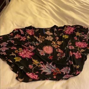 Funky flutter-sleeved too